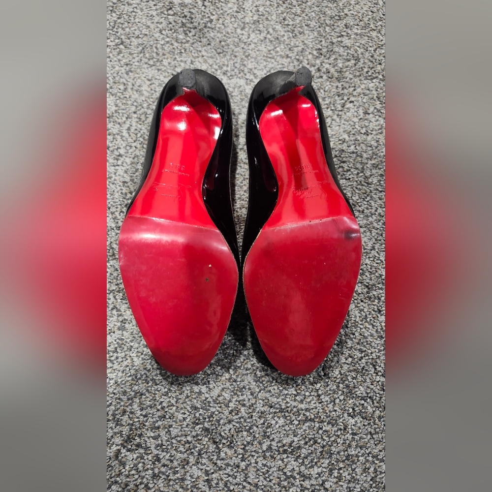 Christian Louboutin black, patent leather heels. Size 38.5. Very good condition. - Picture 6 of 7